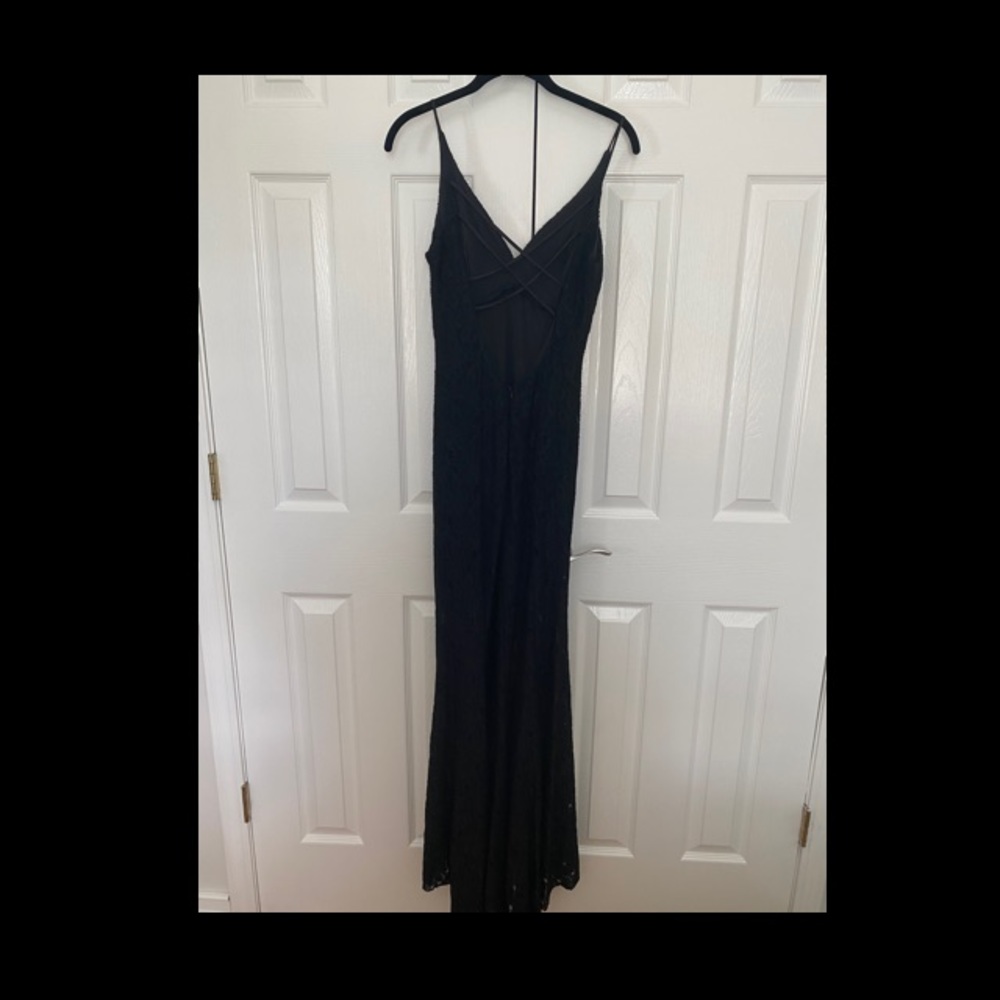 Black lace gown - Picture 1 of 2